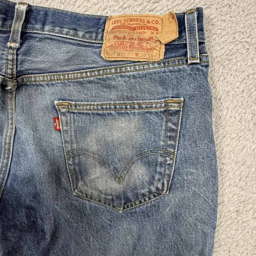 Levis 501 Jeans Mens 35x30 Blue Medium Wash‎ Straight Leg Button Fly Distressed